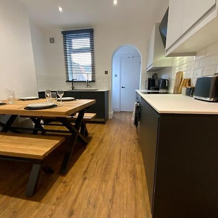 Centrally Located To The City Of Lincoln Eksteriør bilde