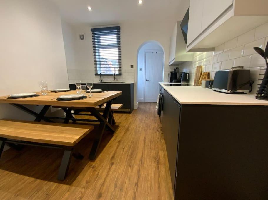Centrally Located To The City Of Lincoln Eksteriør bilde