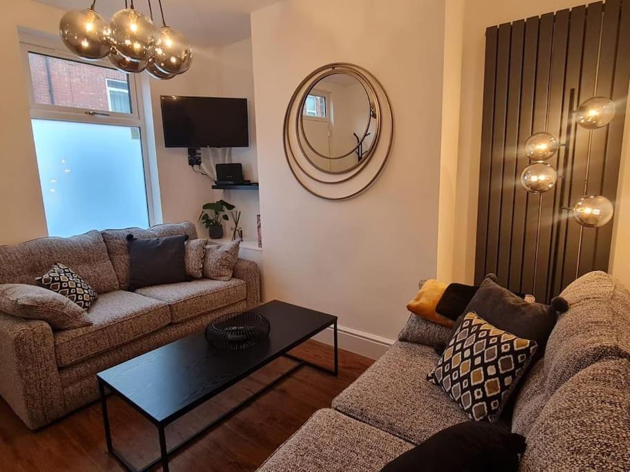 Centrally Located To The City Of Lincoln Eksteriør bilde