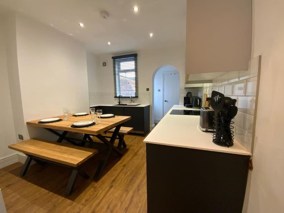 Centrally Located To The City Of Lincoln Eksteriør bilde